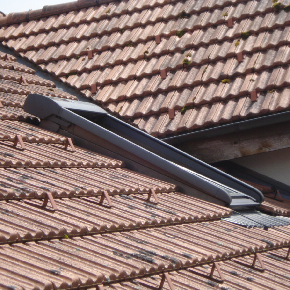 Dachfensterservice einbau aussenrollanden solarbetrieben