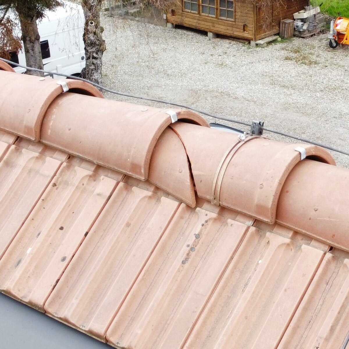 Lebensdauer dach verlaengern risse dachziegel erkennen ersetzen